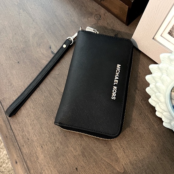 Michael Kors Handbags - Michael kors wristlet black